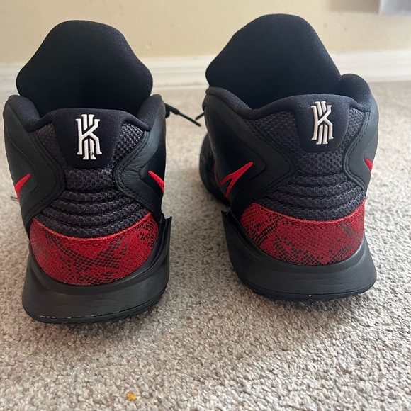 Nike Kyrie 8 Infinity Bred 2022 men’s basketball shoes - Picture 3 of 6